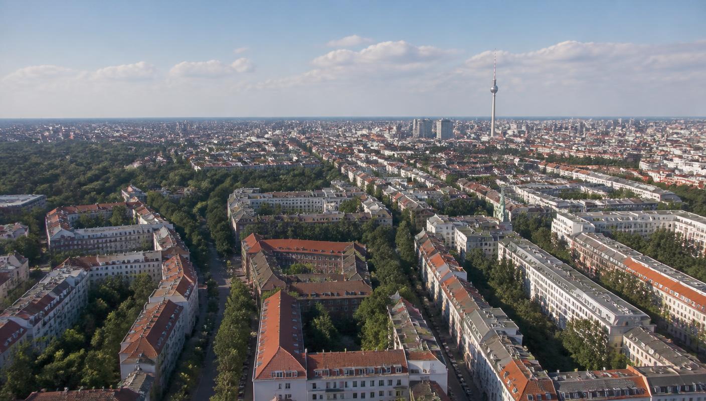 Luftbild von Berliner Wohnbezirken mit Straßenzügen
